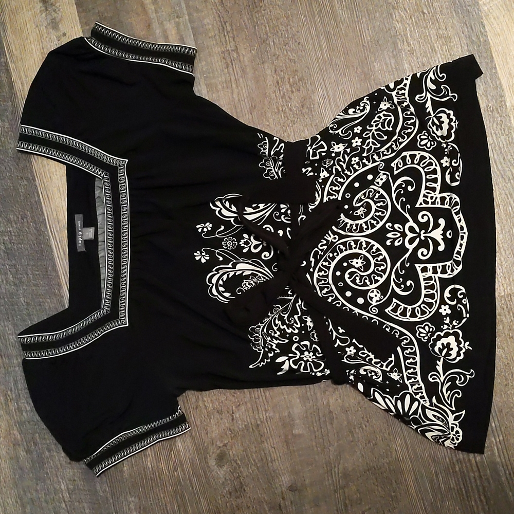 Small apartment 9 stretch shirt
